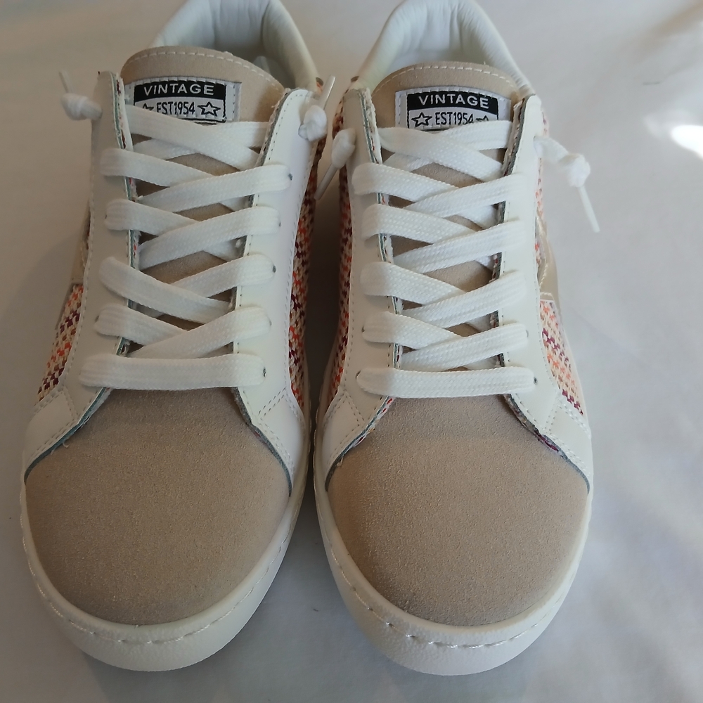 Vintage Havana White and Tan Athletic Shoes with Low-Top Design